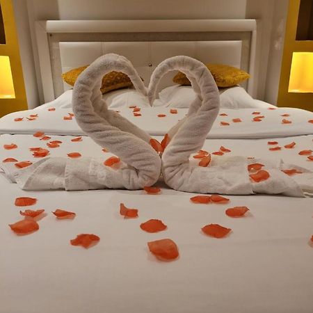 Spa Celyna Appartement Avec Jacuzzi Privatif Лион Экстерьер фото