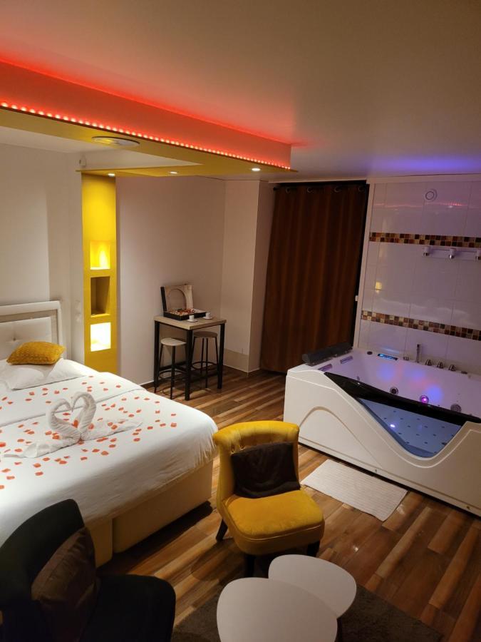 Spa Celyna Appartement Avec Jacuzzi Privatif Лион Экстерьер фото