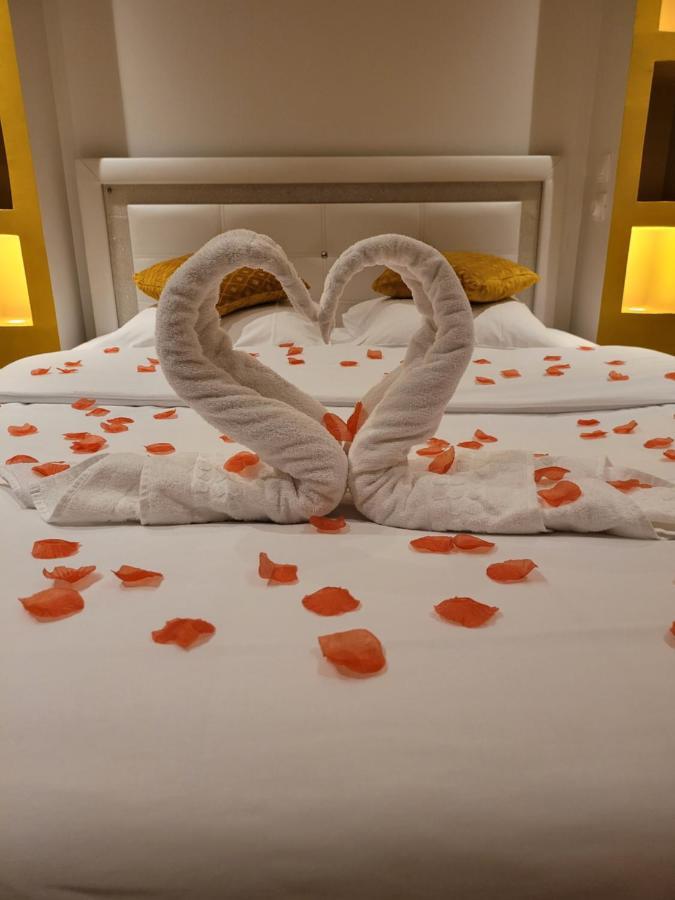 Spa Celyna Appartement Avec Jacuzzi Privatif Лион Экстерьер фото