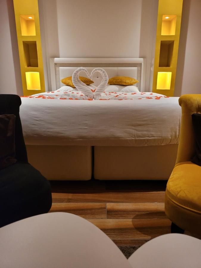 Spa Celyna Appartement Avec Jacuzzi Privatif Лион Экстерьер фото