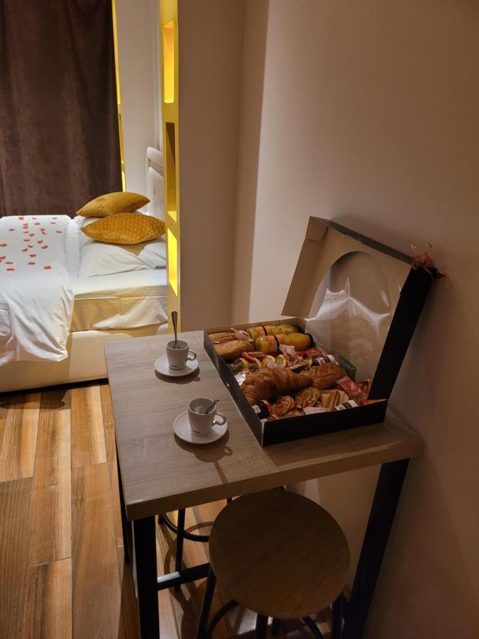 Spa Celyna Appartement Avec Jacuzzi Privatif Лион Экстерьер фото